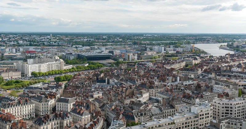 Enseigniste à Nantes : ce qui change par rapport à ailleurs