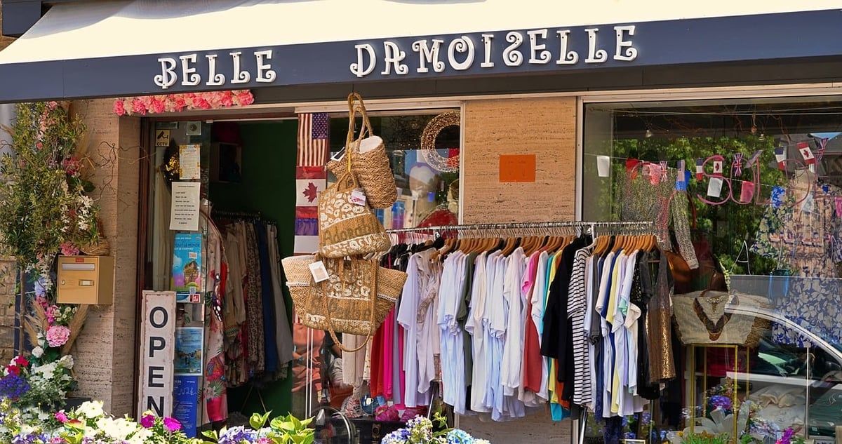 Signalétique magasin exemple à Nantes : 12 inspirations efficaces en 2026