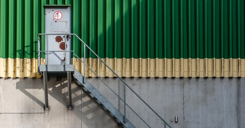 Balisage voirie site industriel et signalétique zone logistique